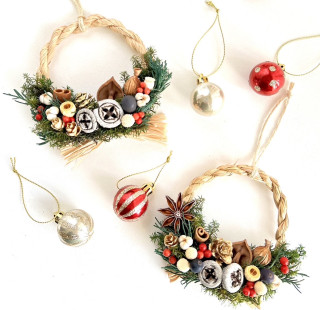稲わらのクリスマスミニリース作り